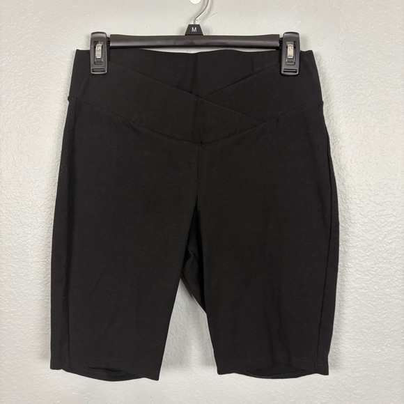 Torrid Crossover Waist Biker Shorts Black Sz 0 - Picture 1 of 4
